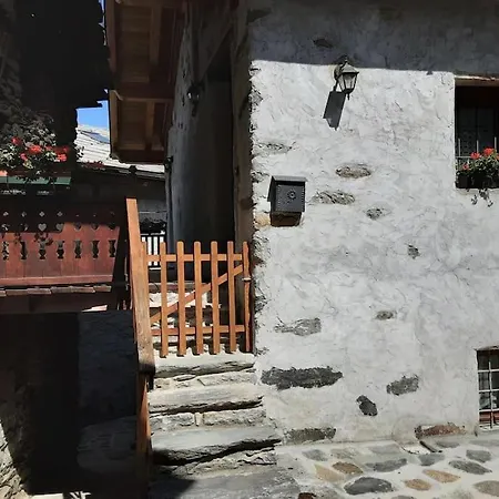 Lo Peillo Nyaraló